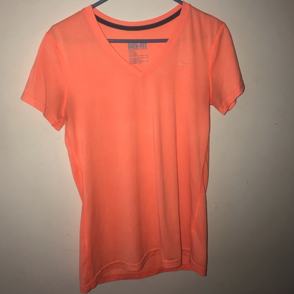 Women’s Nike v-neck tee